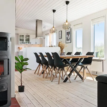 3 Bedroom Stunning In *